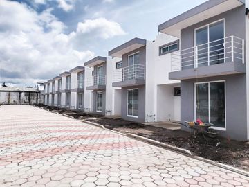 Casas en venta en Fraccionamiento Fuente de San Pablo, a unos minutos de CU