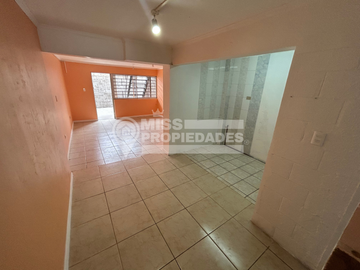 SE VENDE CASA EN CALLE SAMUEL BAÑADOS MORRIS SECTOR NORTE