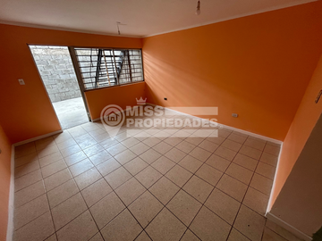 SE VENDE CASA EN CALLE SAMUEL BAÑADOS MORRIS SECTOR NORTE