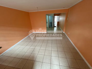 SE VENDE CASA EN CALLE SAMUEL BAÑADOS MORRIS SECTOR NORTE
