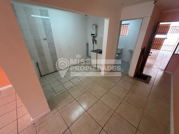 SE VENDE CASA EN CALLE SAMUEL BAÑADOS MORRIS SECTOR NORTE