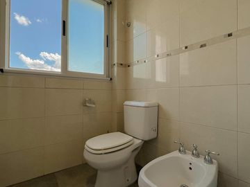 Venta  importante piso  con cochera  barrio Chauvin. Mar del Plata