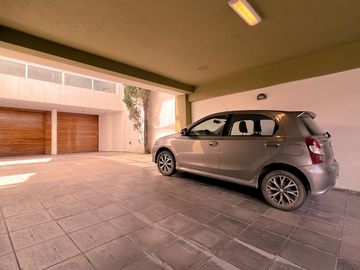 Venta  importante piso  con cochera  barrio Chauvin. Mar del Plata