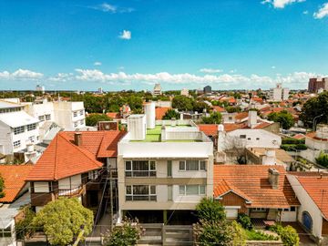 Venta  importante piso  con cochera  barrio Chauvin. Mar del Plata
