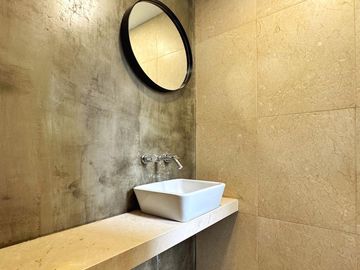 Venta de casa estilo minimalista en Barrio Privado Arenas del Sur