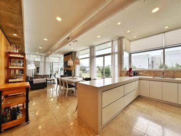 Venta de casa estilo minimalista en Barrio Privado Arenas del Sur