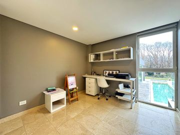 Venta de casa estilo minimalista en Barrio Privado Arenas del Sur