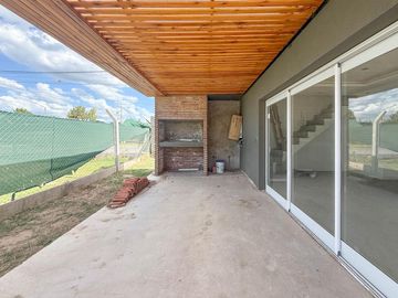 Casa 2 dormitorios en Condominio - Tierra de sueños 3, Roldan