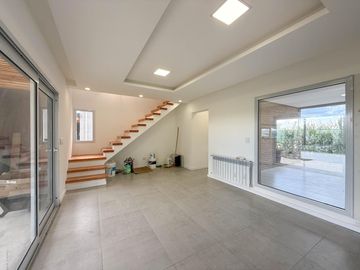 Casa 2 dormitorios en Condominio - Tierra de sueños 3, Roldan