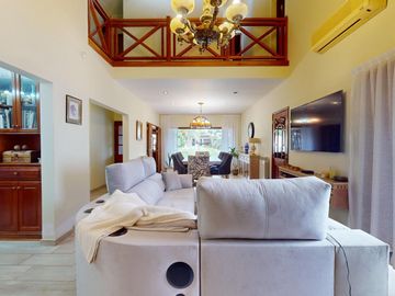 Casa en venta - 4 dormitorios  4 baños - Pileta - 658 m2 - City Bell