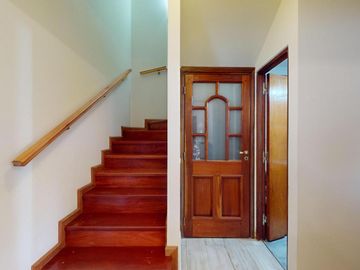 Casa en venta - 4 dormitorios  4 baños - Pileta - 658 m2 - City Bell