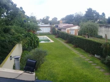Casa en venta - 4 dormitorios  4 baños - Pileta - 658 m2 - City Bell