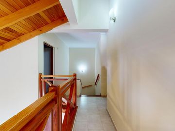 Casa en venta - 4 dormitorios  4 baños - Pileta - 658 m2 - City Bell