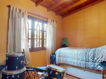 Casa en venta - 4 dormitorios  4 baños - Pileta - 658 m2 - City Bell