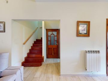Casa en venta - 4 dormitorios  4 baños - Pileta - 658 m2 - City Bell