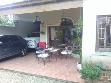 Casa en venta - 4 dormitorios  4 baños - Pileta - 658 m2 - City Bell