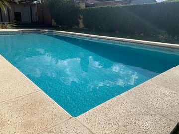 Casa en venta - 4 dormitorios  4 baños - Pileta - 658 m2 - City Bell