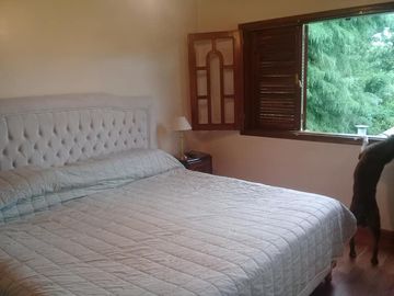 Casa en venta - 4 dormitorios  4 baños - Pileta - 658 m2 - City Bell