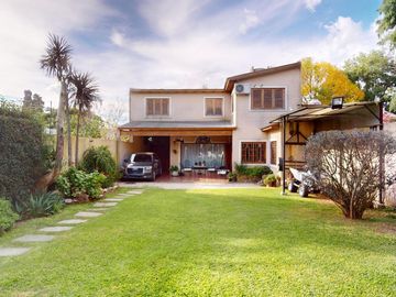 Casa en venta - 4 dormitorios  4 baños - Pileta - 658 m2 - City Bell
