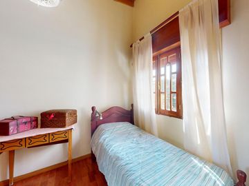 Casa en venta - 4 dormitorios  4 baños - Pileta - 658 m2 - City Bell