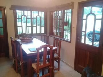Casa en venta - 4 dormitorios  4 baños - Pileta - 658 m2 - City Bell