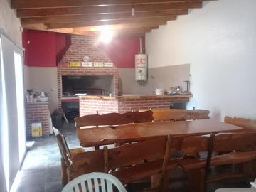 Casa en venta - 4 dormitorios  4 baños - Pileta - 658 m2 - City Bell
