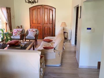 Casa en venta - 4 dormitorios  4 baños - Pileta - 658 m2 - City Bell