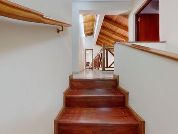 Casa en venta - 4 dormitorios  4 baños - Pileta - 658 m2 - City Bell