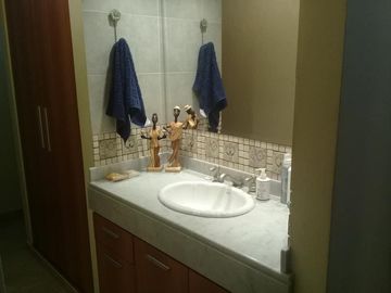 Casa en venta - 4 dormitorios  4 baños - Pileta - 658 m2 - City Bell