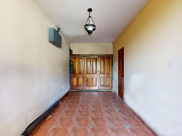 Casa en venta - 4 dormitorios  4 baños - Pileta - 658 m2 - City Bell