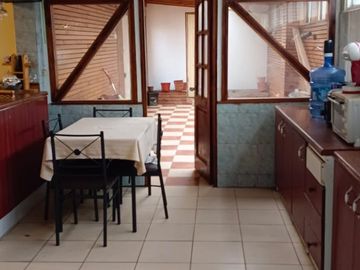 GRAN CASA DE UN PISO A DOS CUADRAS DEL TRONCAL URBANO