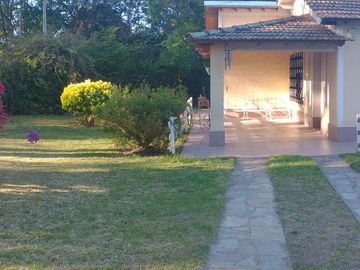 VENTA -EXCELENTE CASA QUINTA EN CUMBRE DE LA ROSA III-