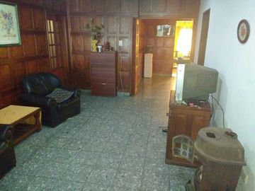 Casa en venta - 3 Dormitorios 2 Baños - 283Mts2 - La Plata [FINANCIADO]