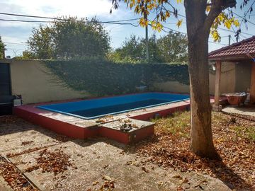 Casa en venta - 3 Dormitorios 2 Baños - 283Mts2 - La Plata [FINANCIADO]