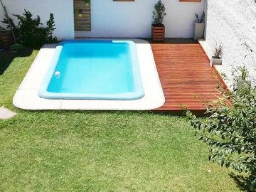 Chalet 5 amb  2 plantas c/parque y pileta - Castelar