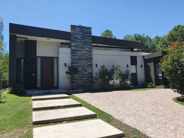Casa en  Alquiler anual Benavidez Greens - 3 dormitorios - excelente acceso