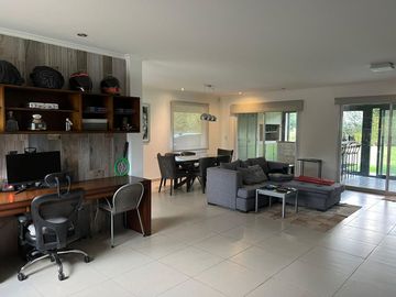 Casa en venta en Pilar Del Este