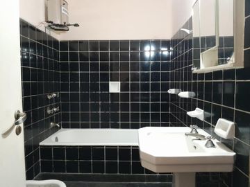 VENTA/PERMUTA - Casa - PH al frente - 4 dormitorios - Bella Vista, Rosario