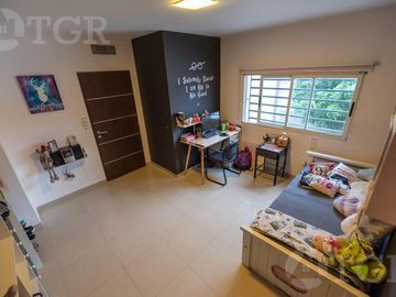Casa en venta en Lomas de Zamora con excelente ubicación en dos plantas