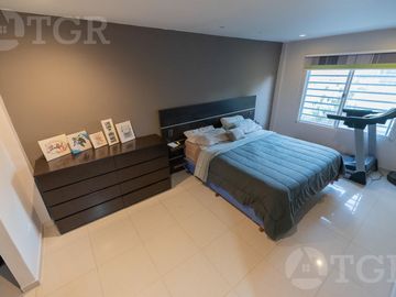 Casa en venta en Lomas de Zamora con excelente ubicación en dos plantas