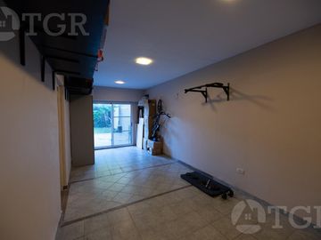 Casa en venta en Lomas de Zamora con excelente ubicación en dos plantas