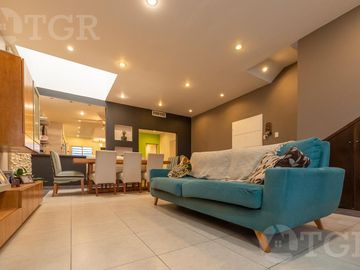 Casa en venta en Lomas de Zamora con excelente ubicación en dos plantas