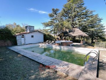 VENTA 2 CASAS en AGUA DE ORO  - 3500M2 - EXCELENTE UBICACIÓN