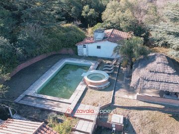 VENTA 2 CASAS en AGUA DE ORO  - 3500M2 - EXCELENTE UBICACIÓN