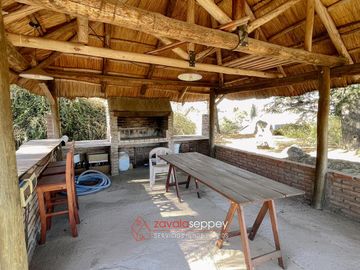 VENTA 2 CASAS en AGUA DE ORO  - 3500M2 - EXCELENTE UBICACIÓN