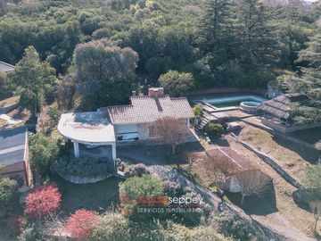 VENTA 2 CASAS en AGUA DE ORO  - 3500M2 - EXCELENTE UBICACIÓN