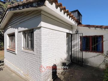 VENTA 2 CASAS en AGUA DE ORO  - 3500M2 - EXCELENTE UBICACIÓN