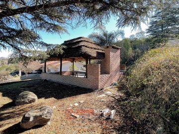 VENTA 2 CASAS en AGUA DE ORO  - 3500M2 - EXCELENTE UBICACIÓN