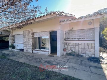 VENTA 2 CASAS en AGUA DE ORO  - 3500M2 - EXCELENTE UBICACIÓN