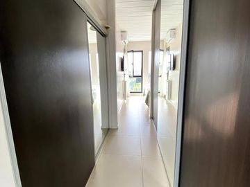 Casa en venta con exclusivo diseño! Increíble parque y piscina. - El Cantón